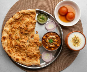 Aloo Chur Chur Naan Thali