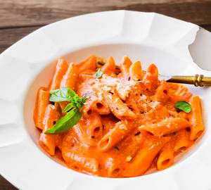 Pink sauce pasta veg