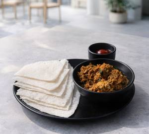 Chicken Sukka Dessert Combo