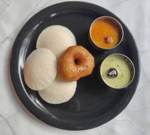Idli vada