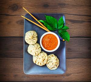 Chicken Steam Momos Full Soup [14 Pieces] served with butter, chutney and mayonnaise