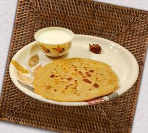 2 paneer paratha with curd