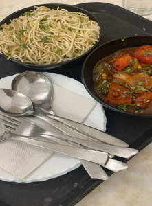 Hakka Noodle With Chilli Paneer Gravy