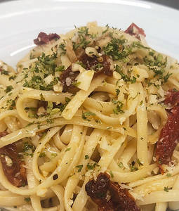 Butter And Garlic Tossed Linguine