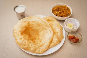 Chana Masala+bhatura (2)+chaas