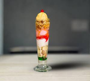 Fruit nuts sundae