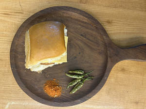 Cheese Chilli Garlic Vada Pav
