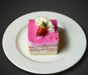 Strawberry Pastry @110