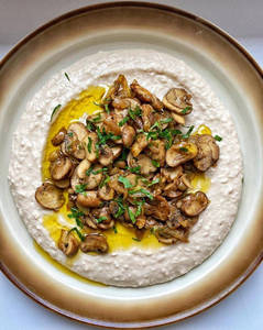Hummus With Roasted Mushrooms