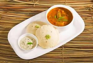 Idli [2 Pieces] sambar and chutney