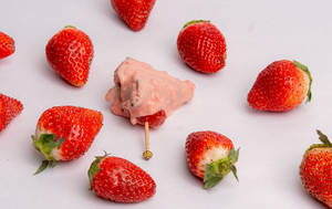 Strawberry Fruit Choco Maghai Masala Paan