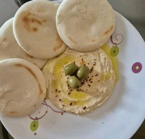 Classic Hummus With Zatar Pitas [8 pcs]