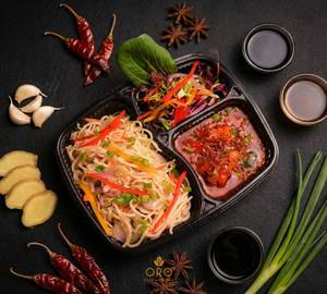 Schezwan Paneer With Hakka Noodles