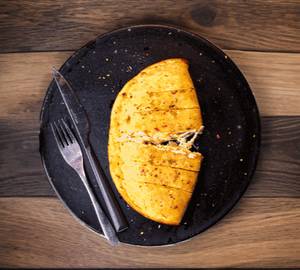 Paneer Makhani Garlic Bread