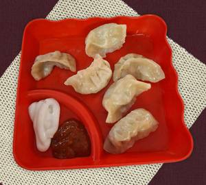 Momos Veg Steamed (6 Pcs.)                                                                         