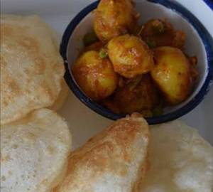 Dum Aalu And Poori (4Pc)