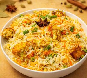 Veg dum biryani with raita