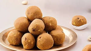 Dryfruit Besan Ladoo