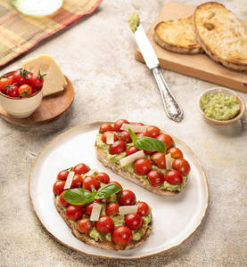 Sun Kissed Avocado Medly Toast [200 Gms]