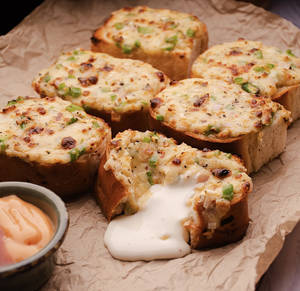 Chilli Cheese Burst Garlic Bread