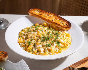 CHEESY MAC N CHEESE