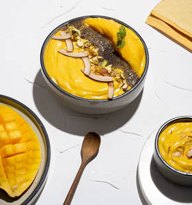 Mango, Lemongrass & Coconut Smoothie Bowl [300 Gms]