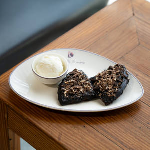 Oreo Kitkat Waffle (2pc)