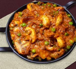 Matar Mushroom Latpata