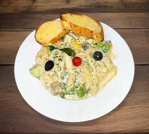 Veg alfredo white sauce pasta