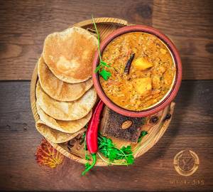 Aloo fry + 4 puri+achar