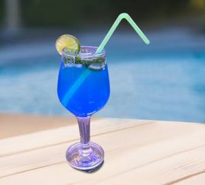 Blue lagoon mojito