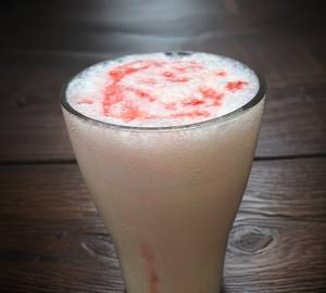 Kaju strawberry lassi