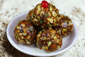 Anjeer Laddu