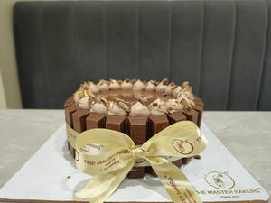 Kitkat Chocolate Cake