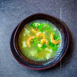 Lemon coriander soup prawn