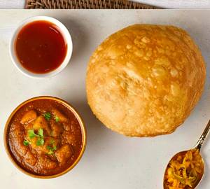 Pyaz Kachori With Sabji 