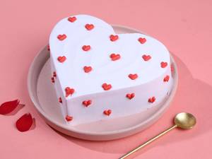 Heart Vanilla Cream Love Cake (500 gm)