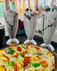 1 Oreo Choco Shake With Ice Cream + 1 Corn Pizza