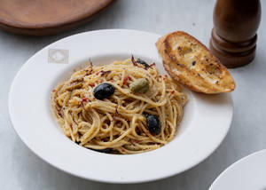 Spaghetti Aglio E Olio Pepperoncino