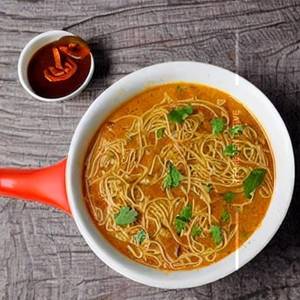 Egg triple schezwan noodles ( gravy)
