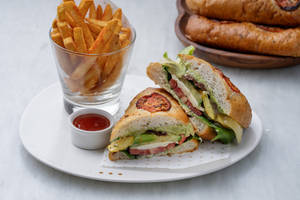 English Vegetables Focaccia Sw With Sundried Tomatoes, Fresh Buffalo Mozzarella & Pesto