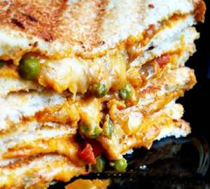 Aloo mutter cheese sandwich [grill]