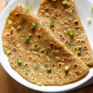 Homestyle Spring Onion Paratha [1 Pc]