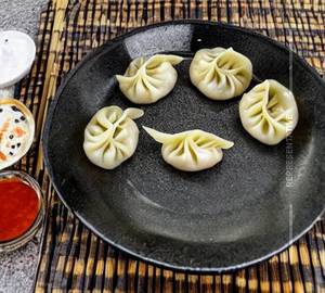 Paneer steamed momos                          