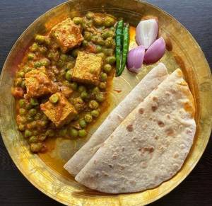 Matar Paneer + 2 Roti