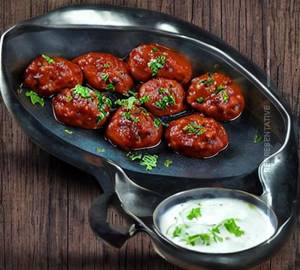 Veg makhanai gravy momos                           