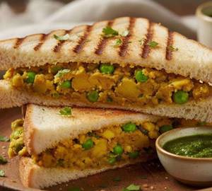 Aloo mutter sandwich [grill]