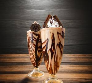 Oreo + Kitkat Shake