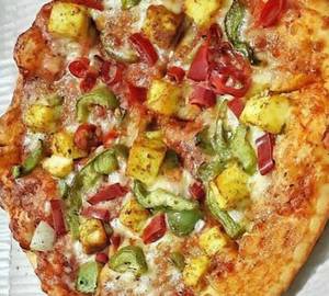 Tandoori paneer pizza