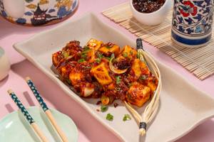 Cottage Cheese Chilli Oil And Spring Onions (Mc)